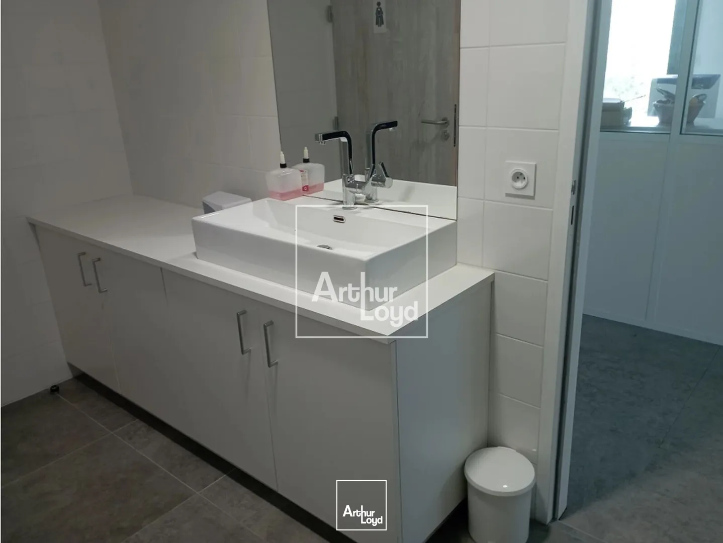 BUREAUX DE STANDING A LOUER A MEYLAN - 151 m²