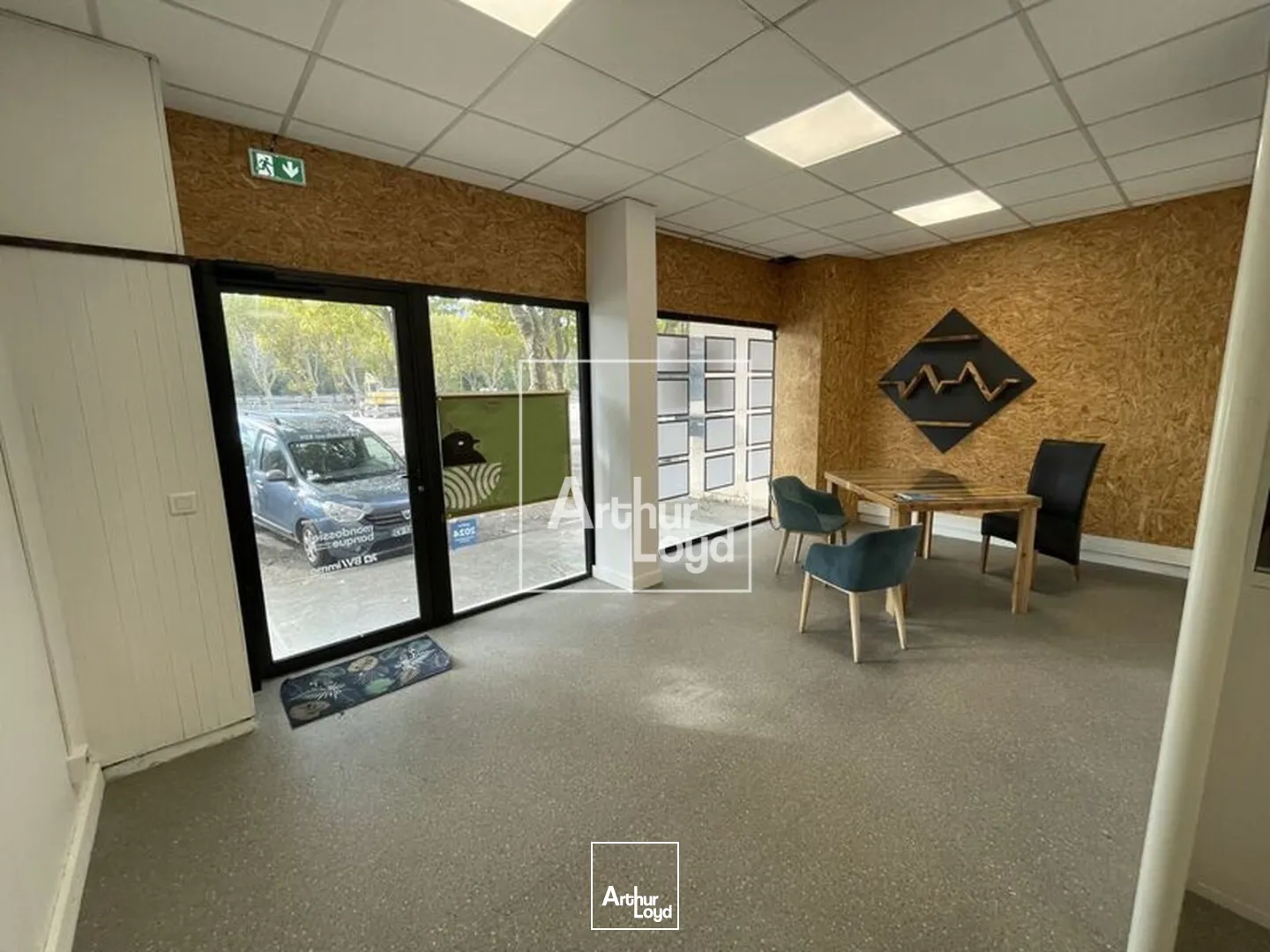 bureaux/commerce env. 67 m² à louer