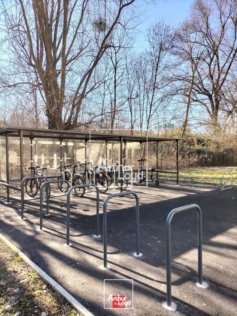 BUREAUX A LOUER MEYLAN INOVALLEE 983m² AVEC PARKING COMPRIS