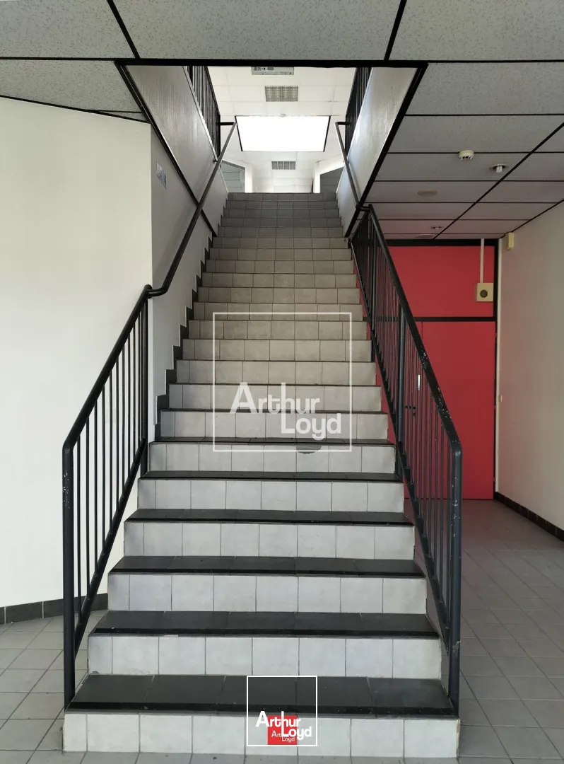 BUREAUX A LOUER MEYLAN INOVALLEE 983m² AVEC PARKING COMPRIS