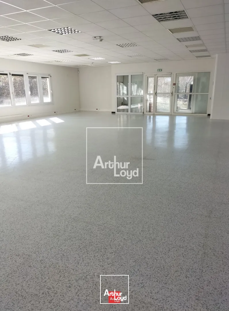 BUREAUX A LOUER MEYLAN INOVALLEE 983m² AVEC PARKING COMPRIS