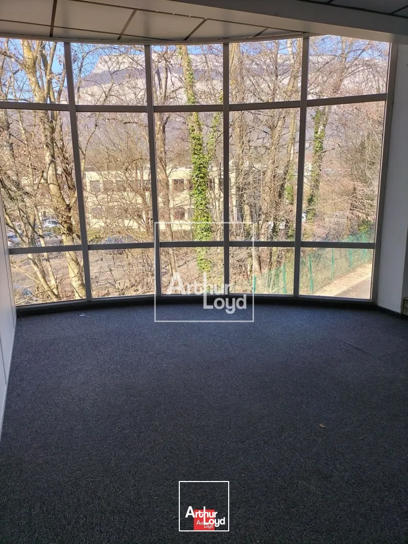 BUREAUX A LOUER MEYLAN INOVALLEE 983m² AVEC PARKING COMPRIS