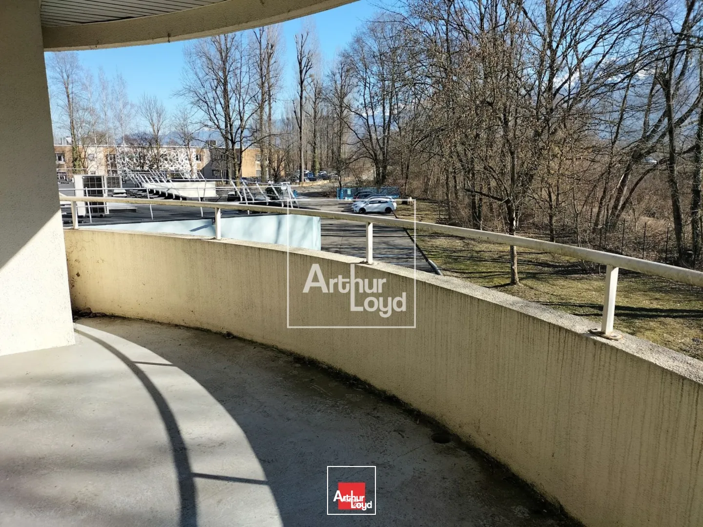 BUREAUX A LOUER MEYLAN INOVALLEE 983m² AVEC PARKING COMPRIS