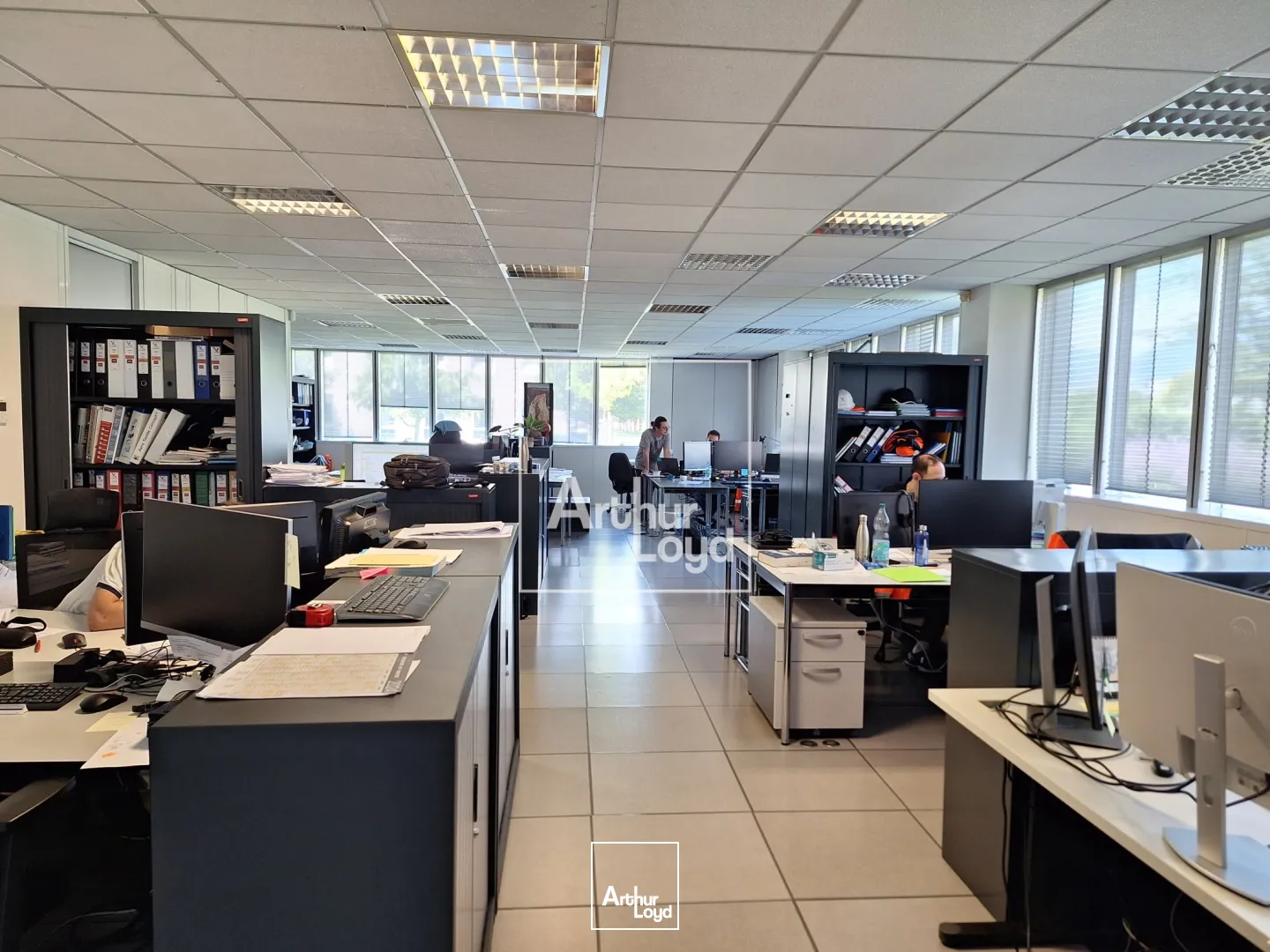 LOCATION DE BUREAUX A ECHIROLLES PARC SUD GALAXIE AVEC PARKINGS 