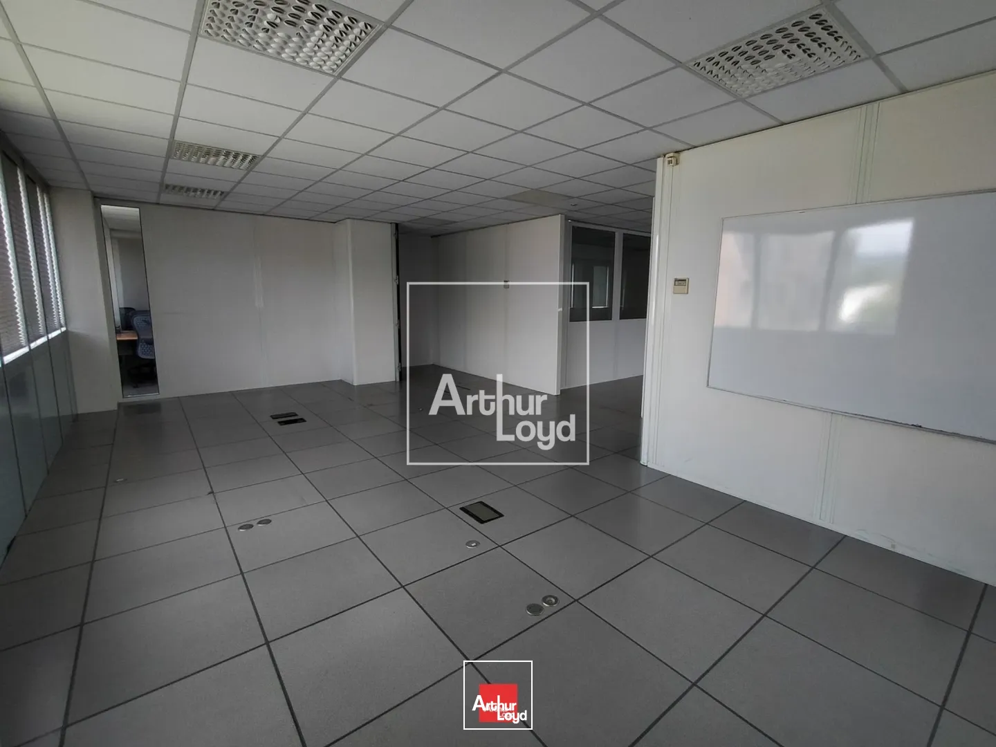 LOCATION DE BUREAUX A ECHIROLLES PARC SUD GALAXIE AVEC PARKINGS 