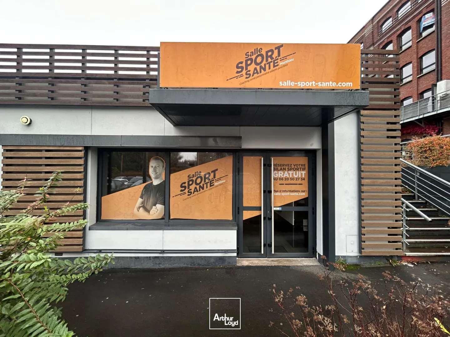 Local commercial de 76 m² avec vitrine visible et stationnement aisé à Roncq