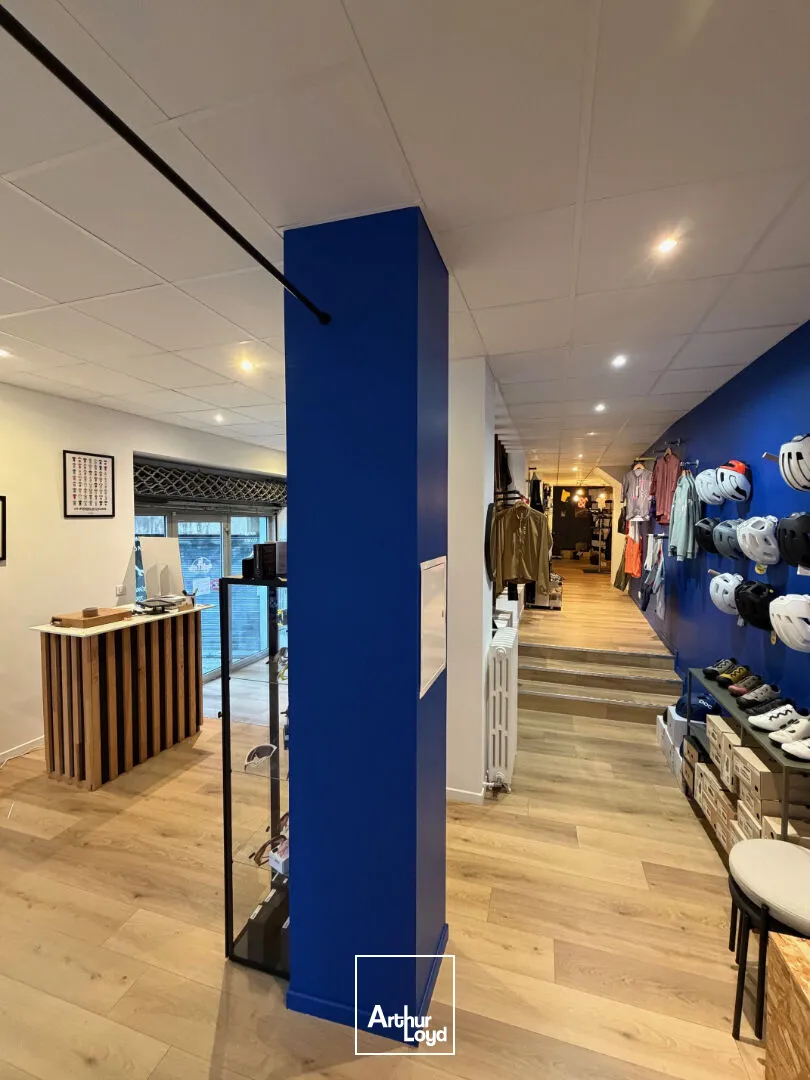 Local commercial d'angle d'environ 109 m² refait à neuf Limoges centre-ville