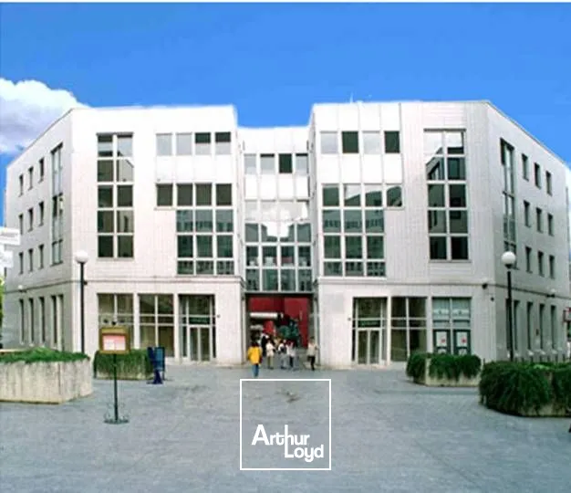 Bureaux à louer à MONTIGNY LE BRETONNEUX 78180