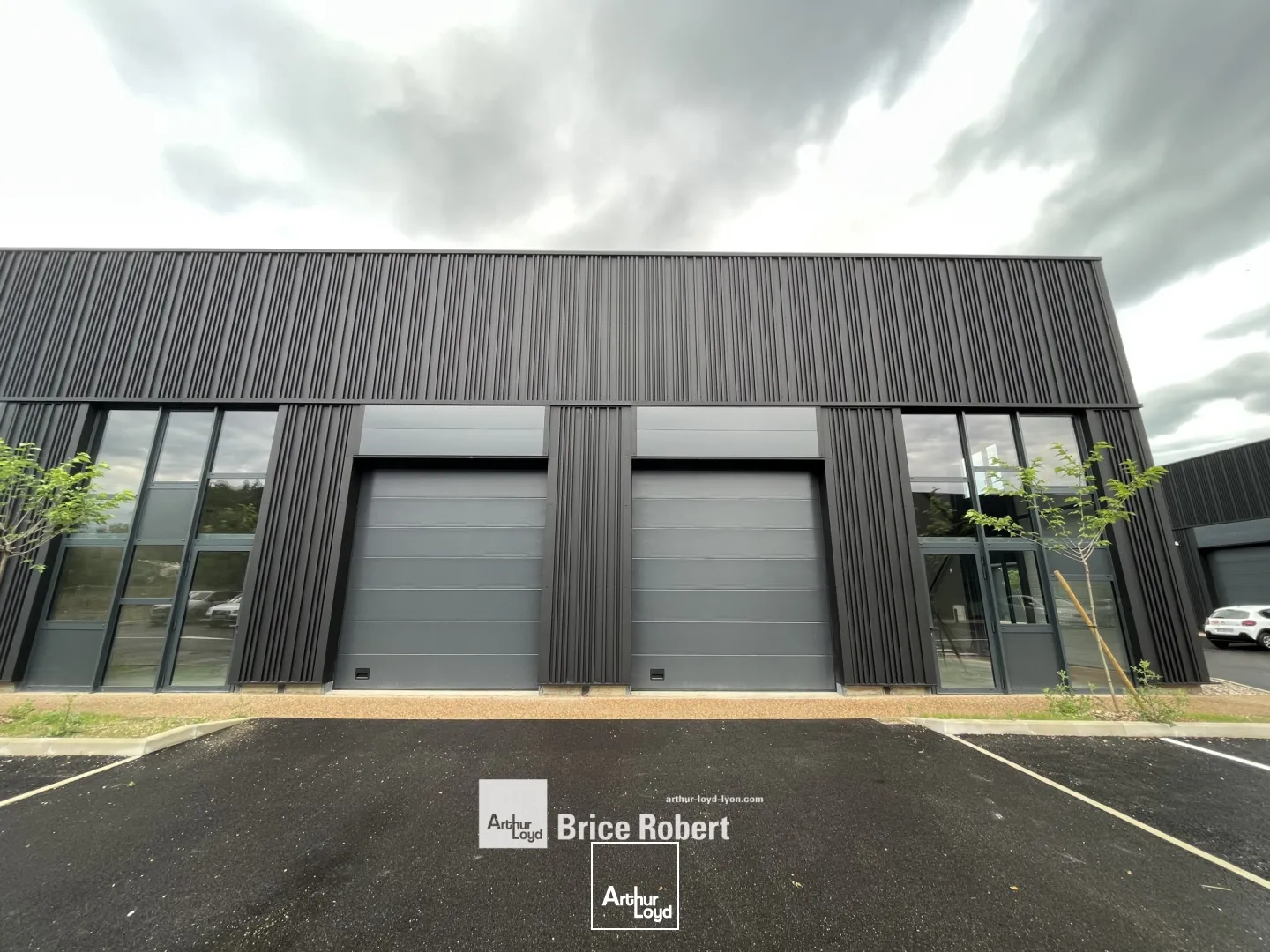 à louer - cellules d'activités - avec parking - Trévoux