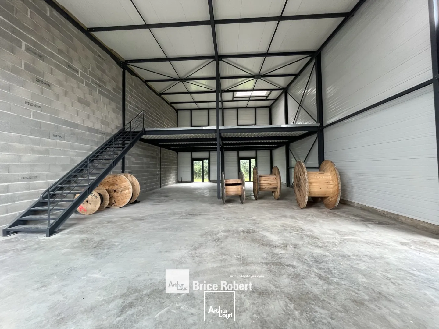 à louer - cellules d'activités - avec parking - Trévoux