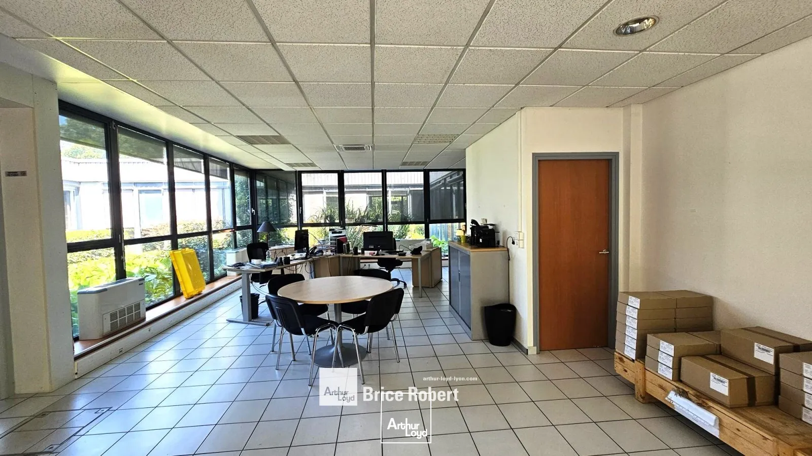 A louer - LE PATIO - Bureaux en rez-de-chaussée - Dardilly