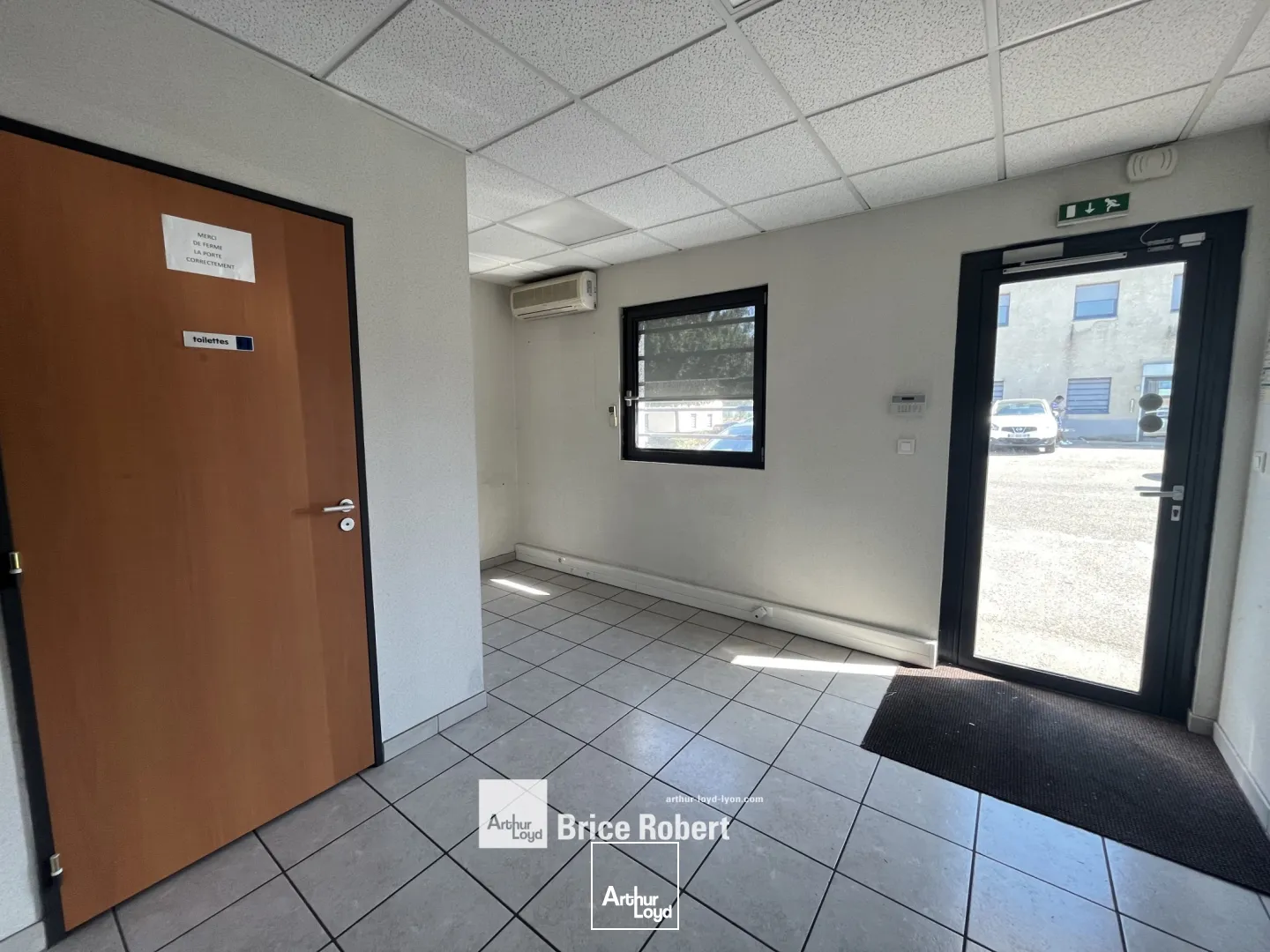 A louer - Bureaux avec petite surface de stockage - Vénissieux