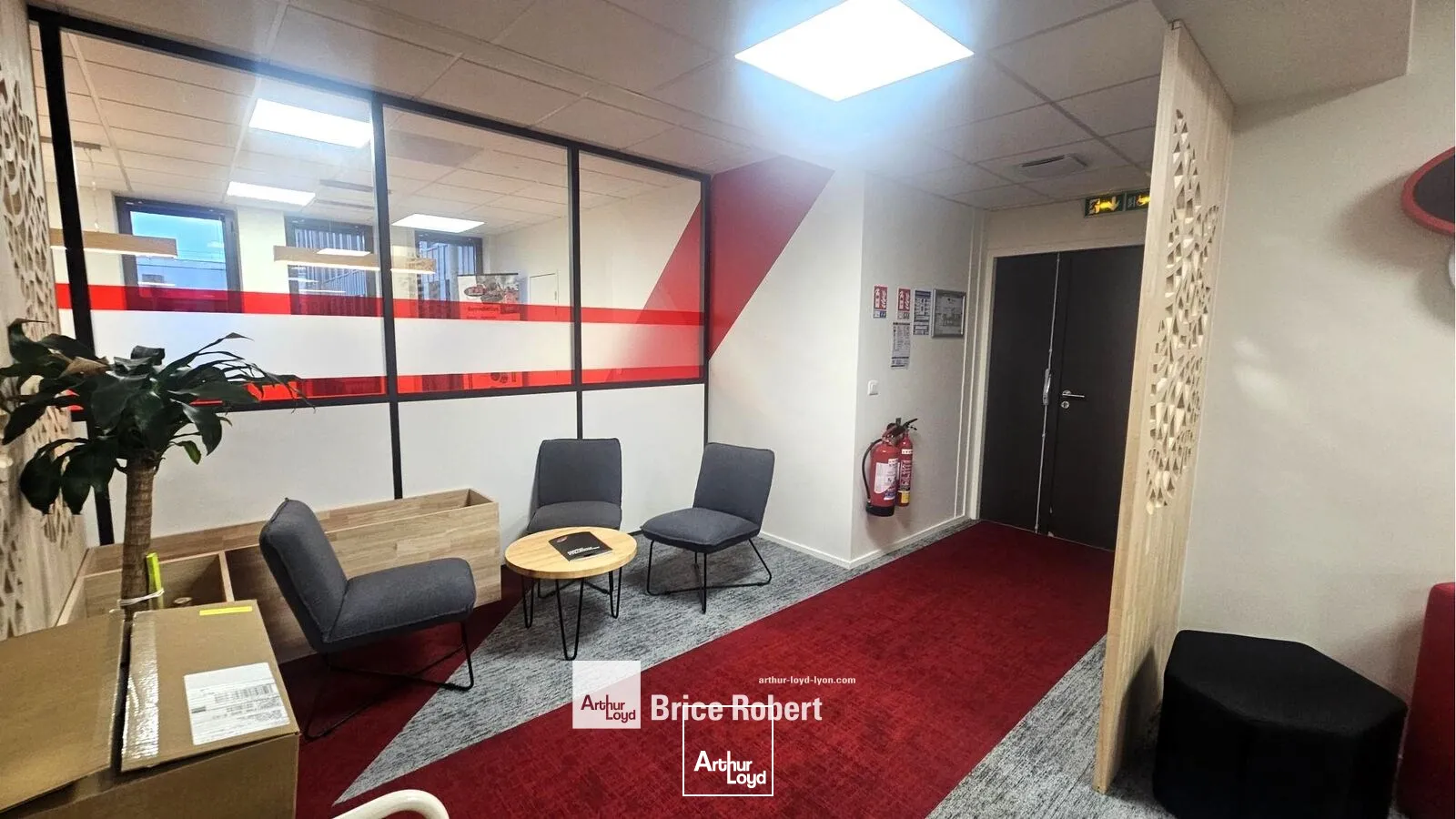 A louer - LE PATIO - Bureaux en bon état - Villeurbanne 