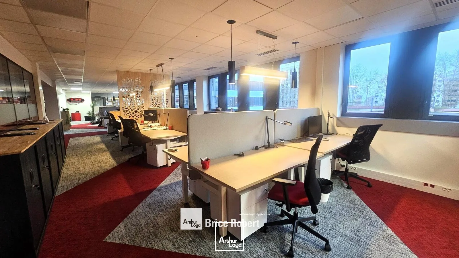 A louer - LE PATIO - Bureaux en bon état - Villeurbanne 