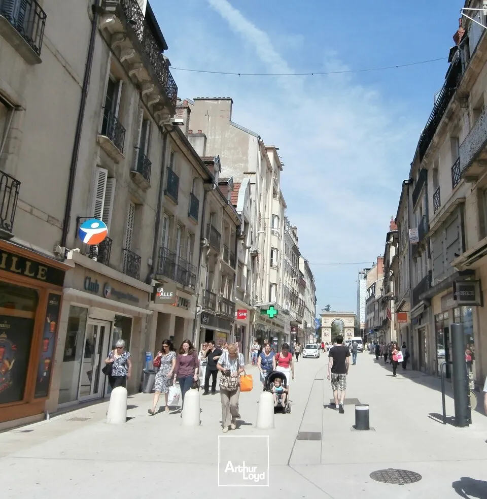 LOCAL COMMERCIAL 2000 m² 