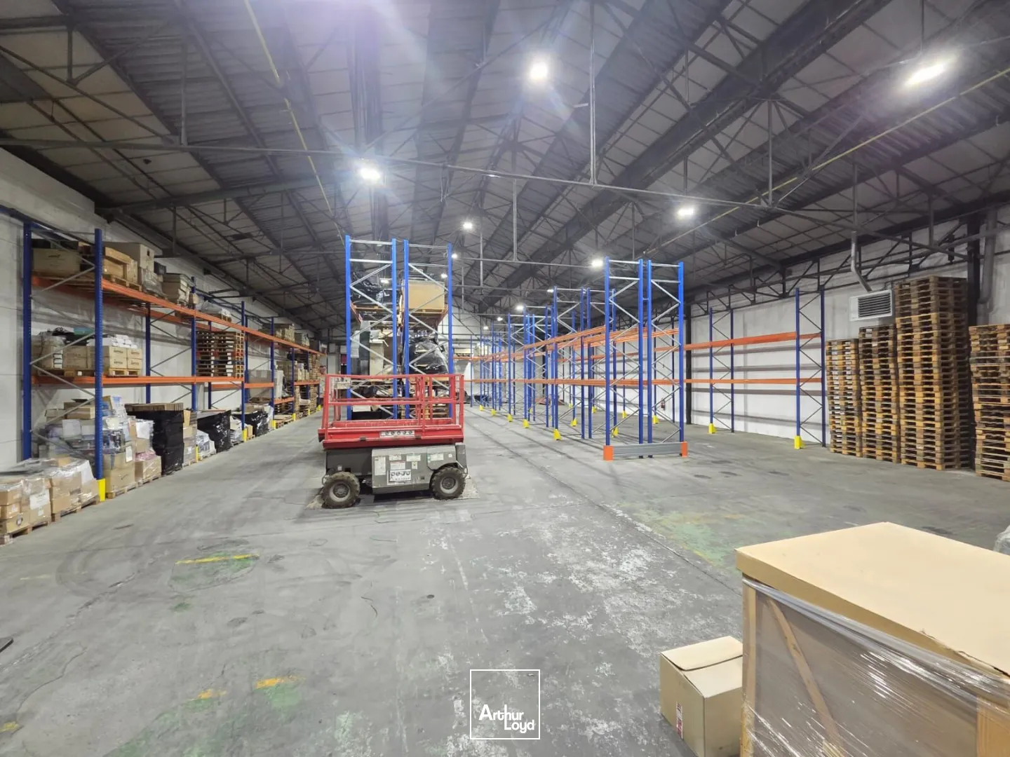 LOCATION - ACTIVITES - MONTATAIRE - 820 M2