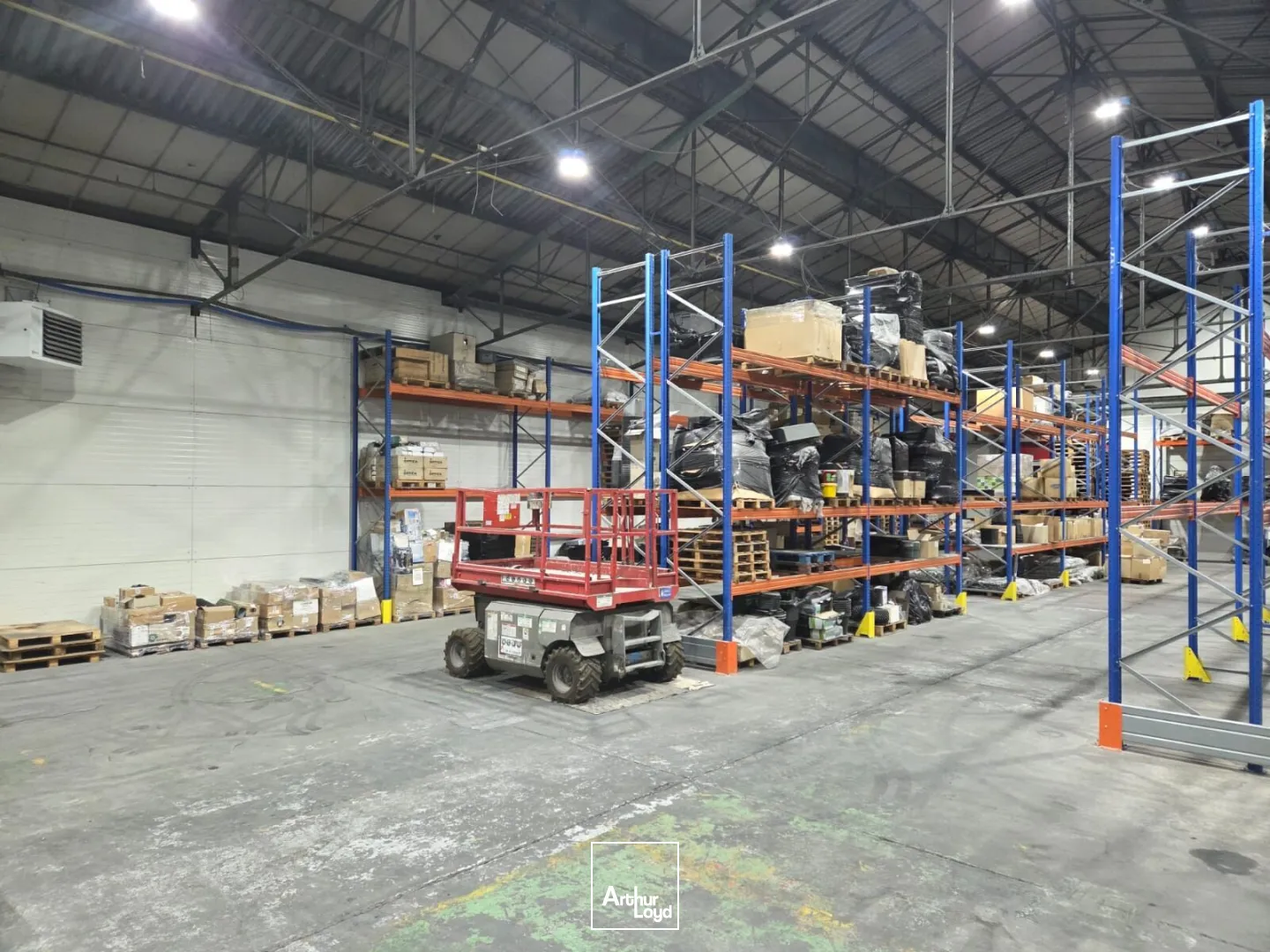 LOCATION - ACTIVITES - MONTATAIRE - 820 M2