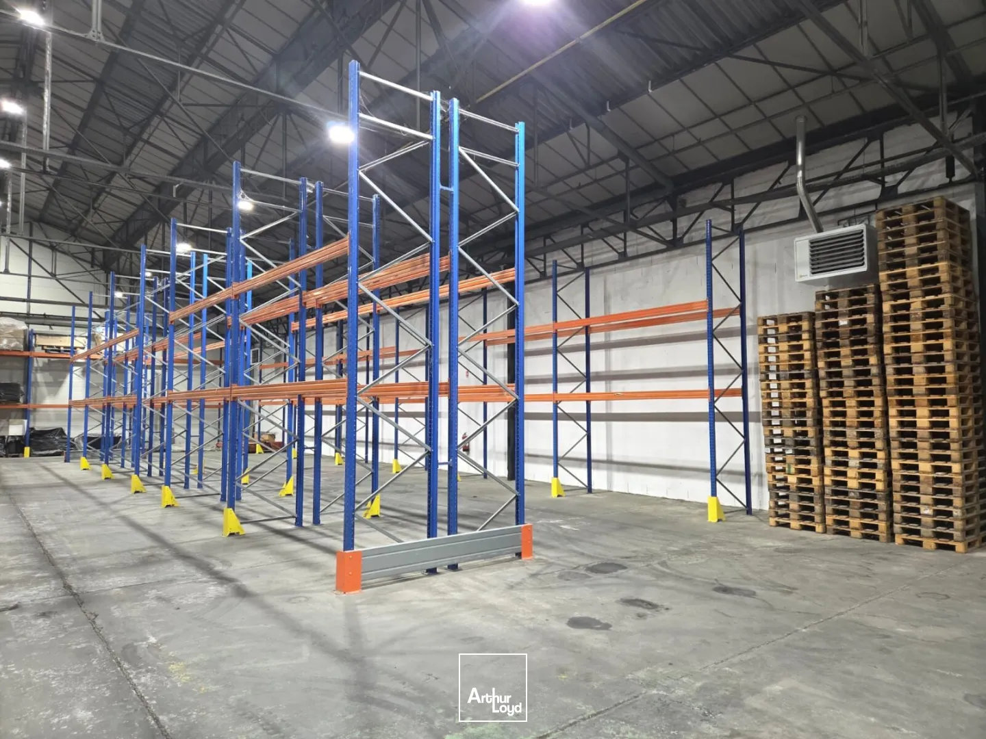 LOCATION - ACTIVITES - MONTATAIRE - 820 M2