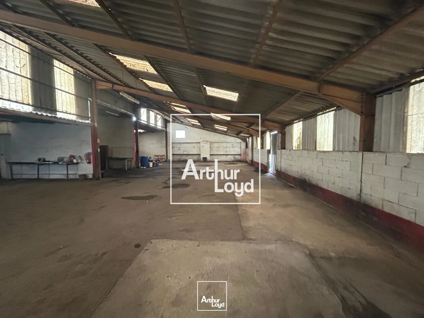 Locaux commercial avec terrain - A Vendre - Narbonne proche autoroute