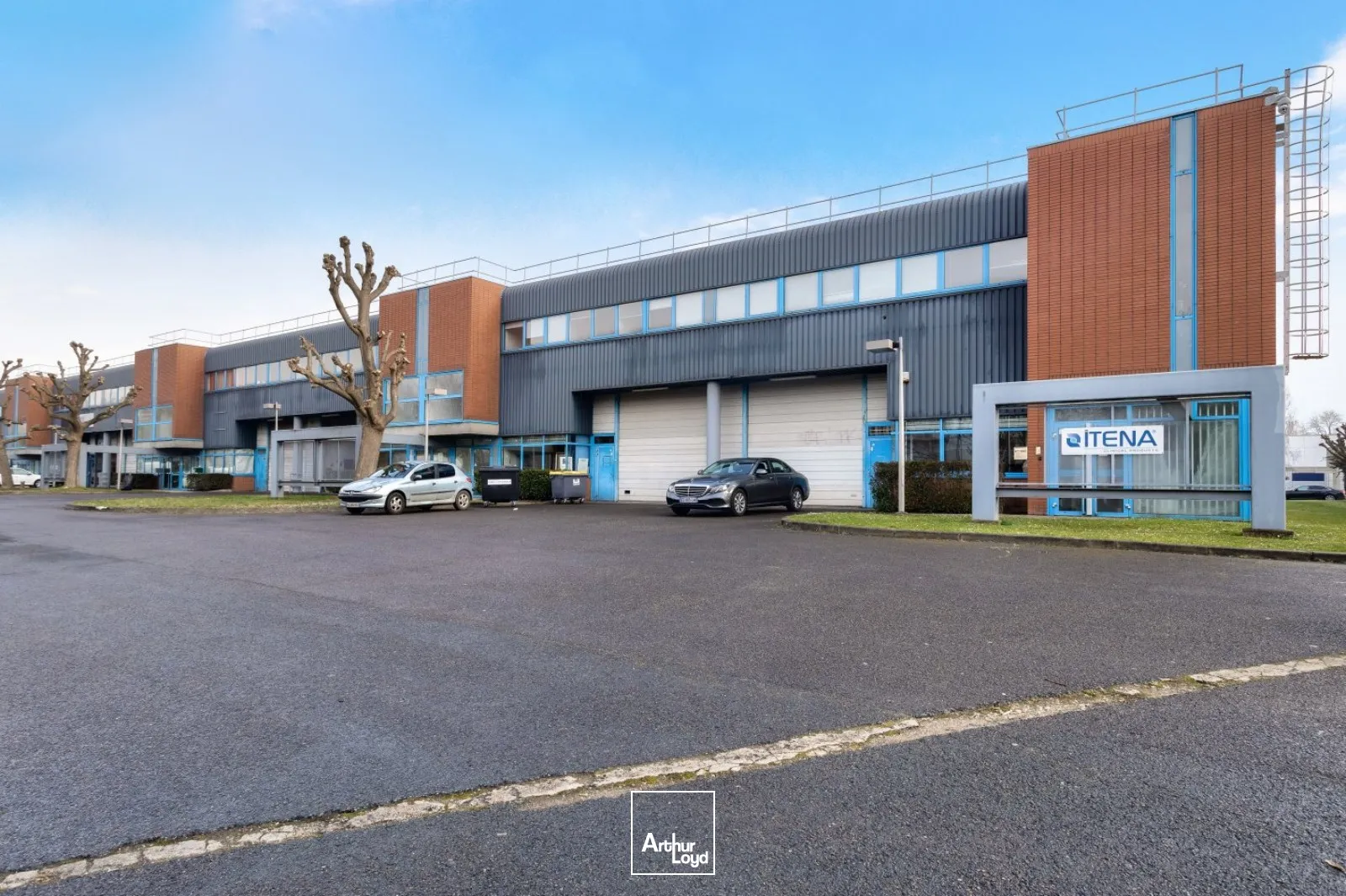 Locaux d'activité à louer à Villepinte proche Roissy Paris CDG avec accès sécurisé