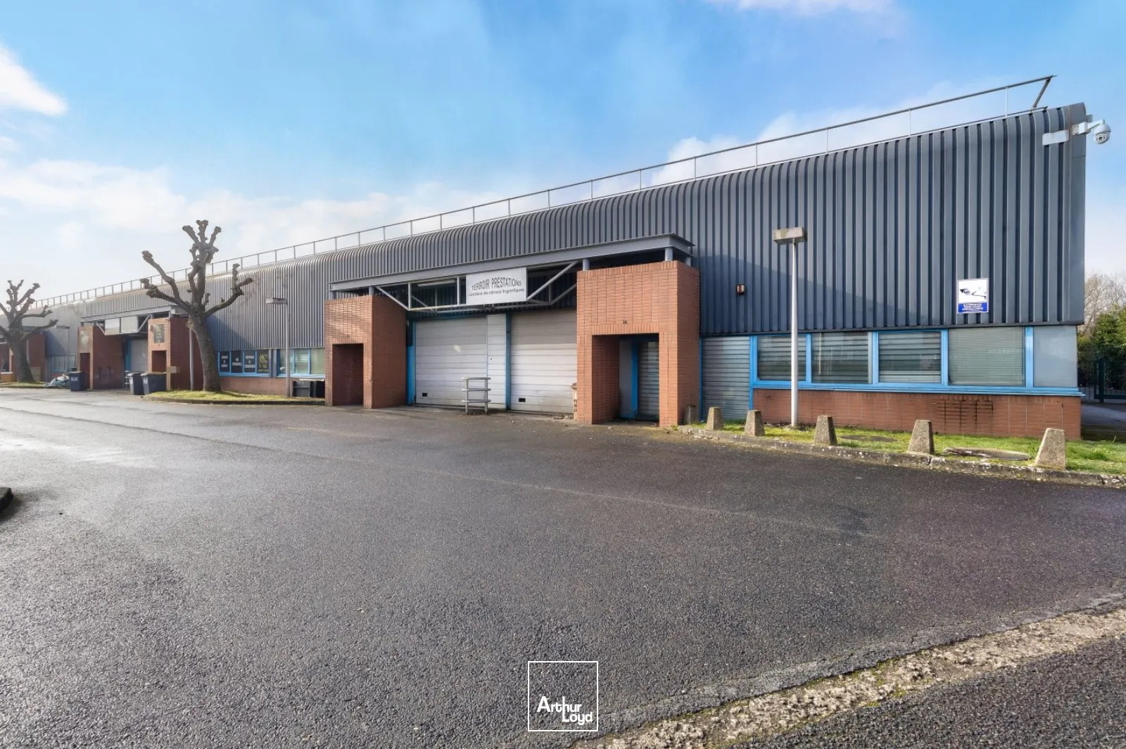 Locaux d'activité à louer à Villepinte proche Roissy Paris CDG avec accès sécurisé