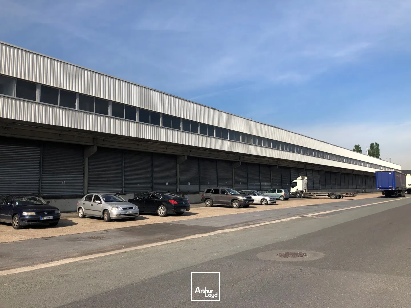 Entrepôts à quai modulables à Garonor - 4756 m² à louer dès 250 m² - Accès direct Paris-CDG - Site sécurisé avec autorisation ICPE 1510 - bail dérogatoire