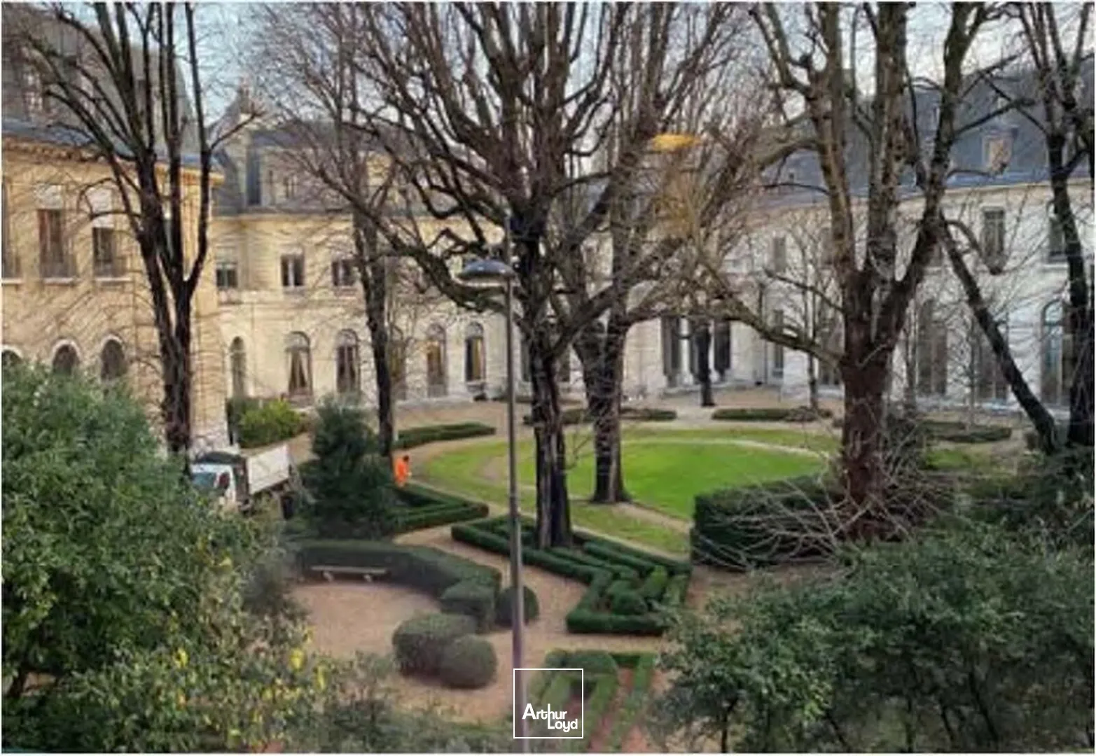 Bureaux rénovés à louer Paris bureaux indépendants et climatisation intégrale
