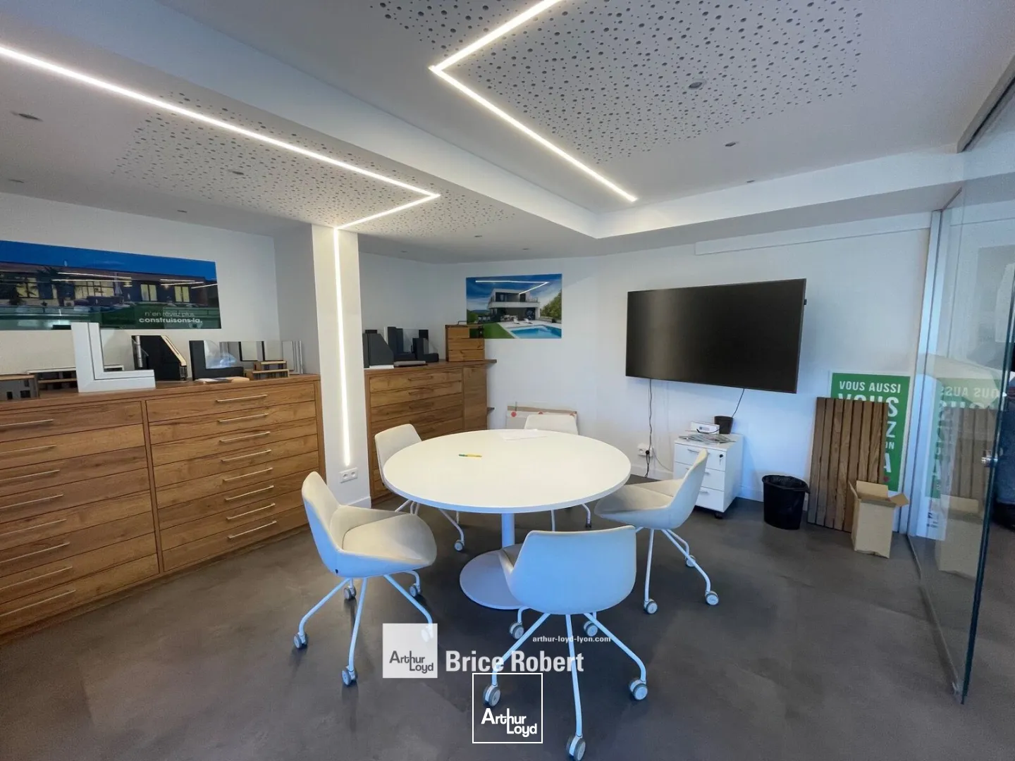 A louer - Local commercial angle de Rue - Champagne au Mont d'Or