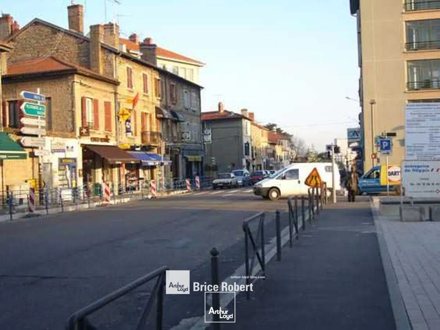 A louer - Local commercial angle de Rue - Champagne au Mont d'Or