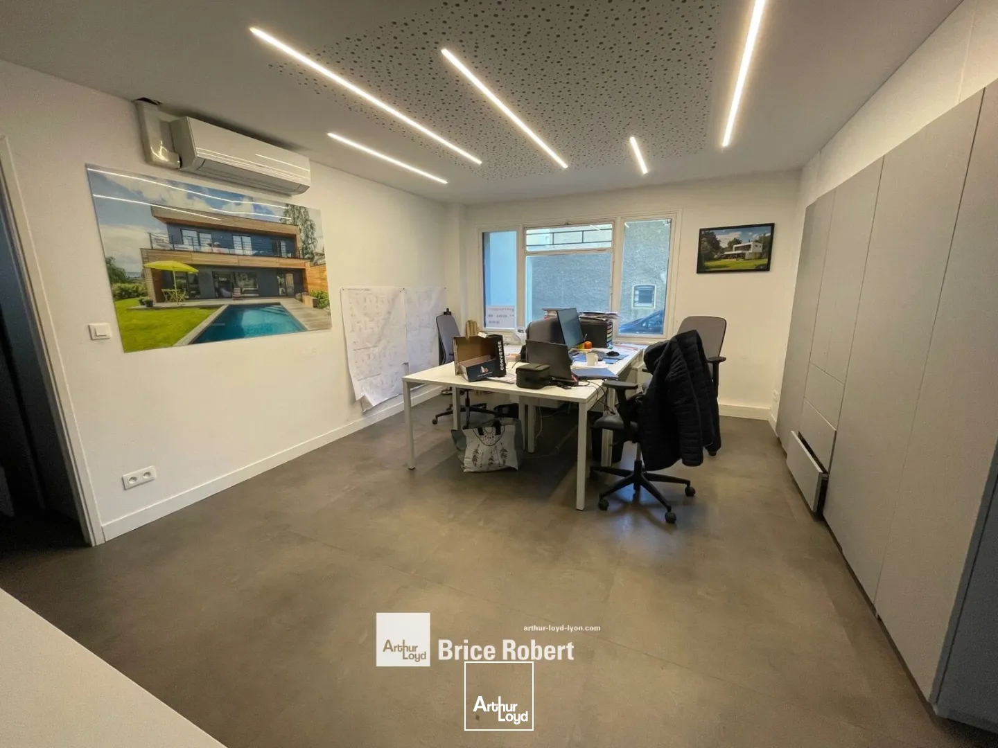 A louer - Local commercial angle de Rue - Champagne au Mont d'Or