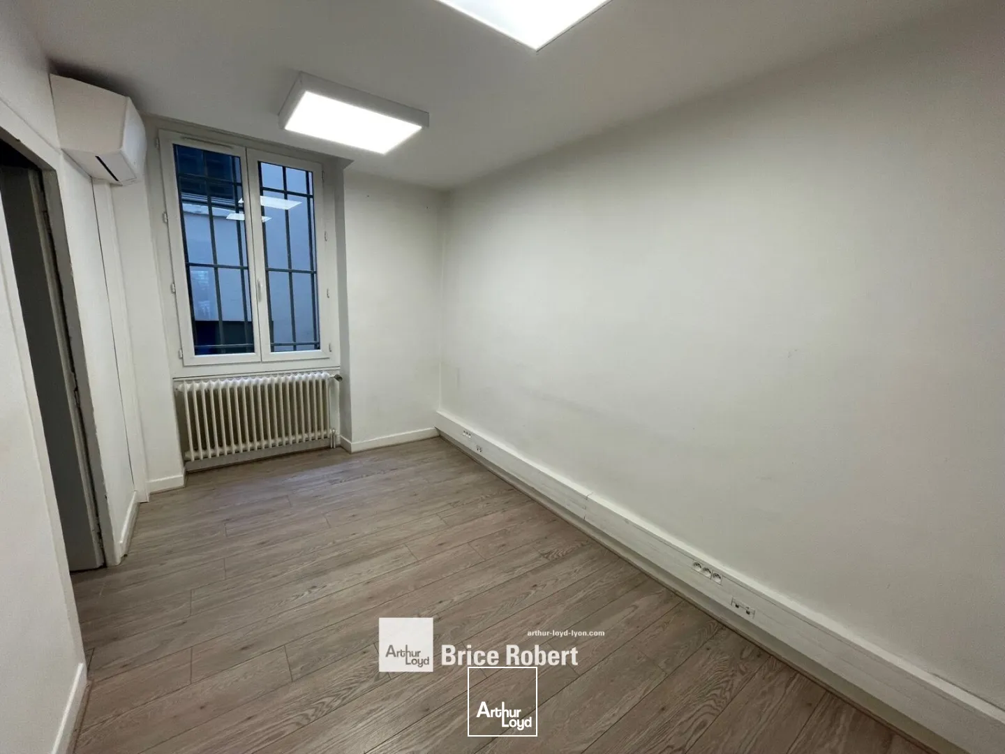 A louer - bureaux en rez de chaussée - Lyon 7ème