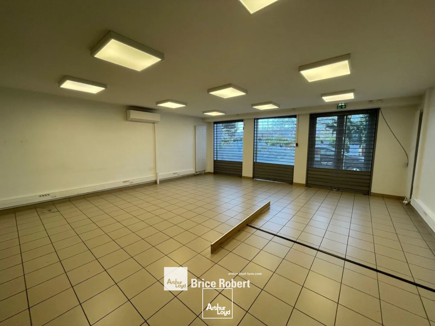 A louer - bureaux en rez de chaussée - Lyon 7ème