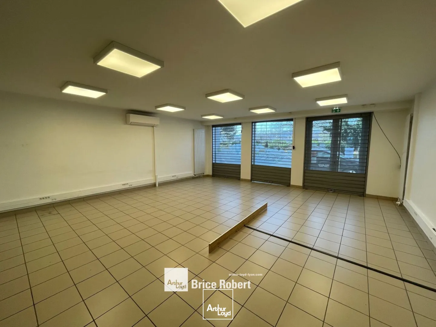 A louer - bureaux en rez de chaussée - Lyon 7ème