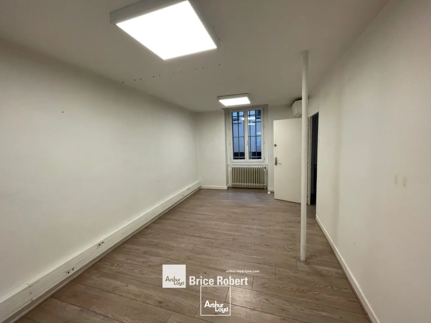 A louer - bureaux en rez de chaussée - Lyon 7ème