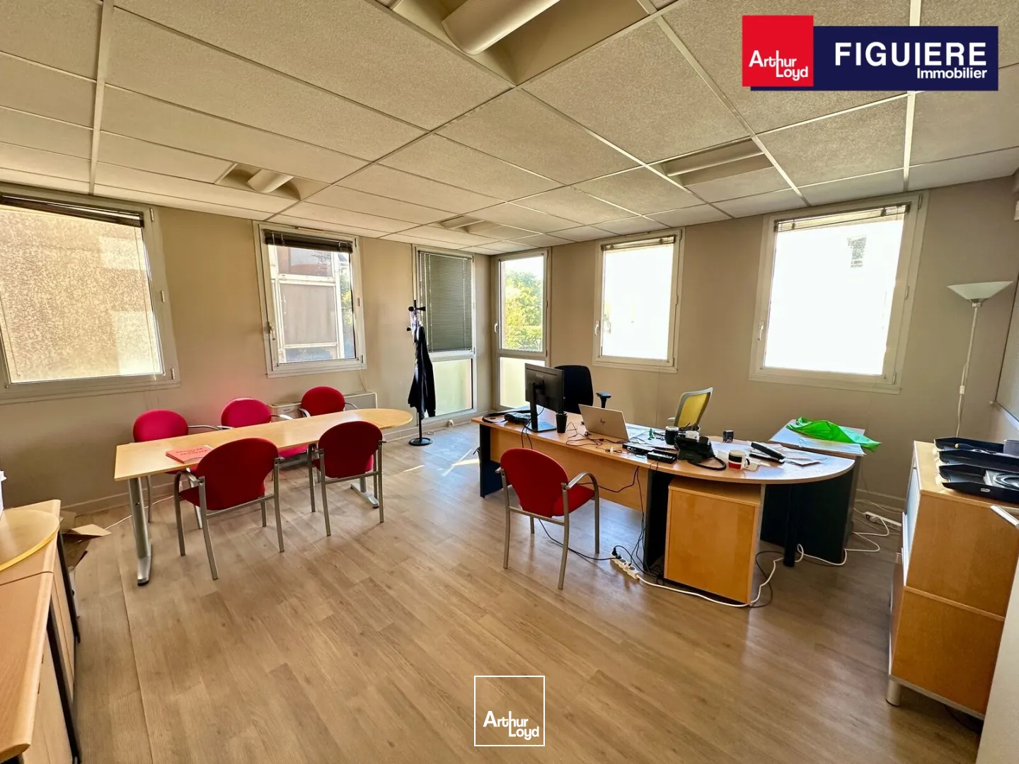 BUREAUX EN PÉRIPHÉRIE D'AIX EN PROVENCE À LOUER