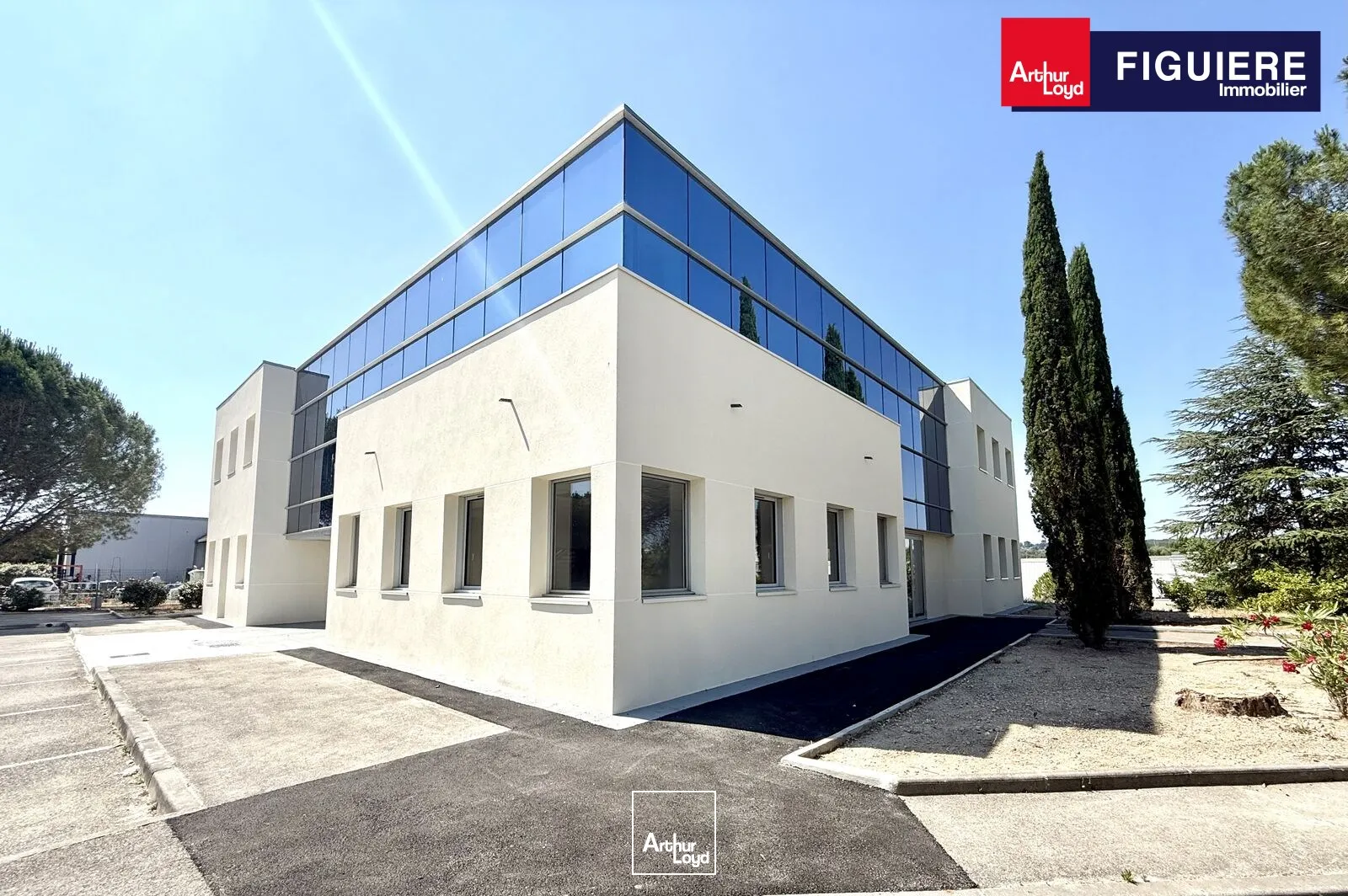 Immeuble de bureaux indépendant et rénové à louer sur le pôle d'activité d'Aix en Provence.