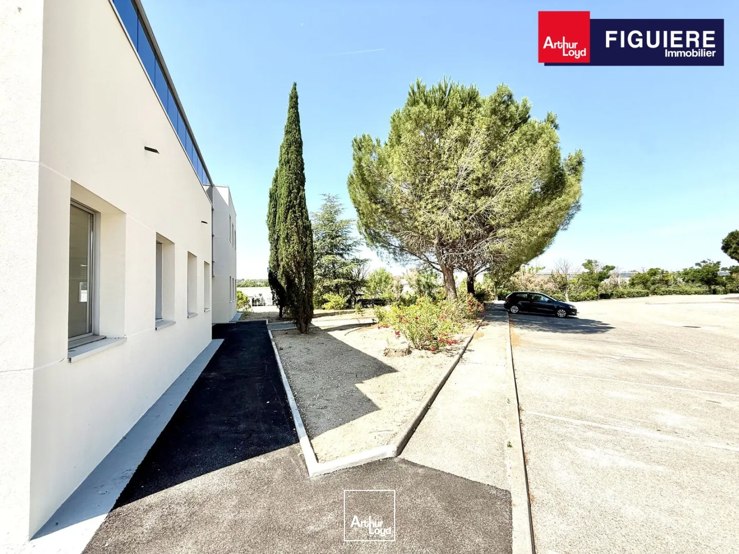 Immeuble de bureaux indépendant et rénové à louer sur le pôle d'activité d'Aix en Provence.