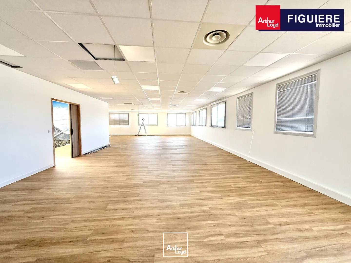 Immeuble de bureaux indépendant et rénové à louer sur le pôle d'activité d'Aix en Provence.