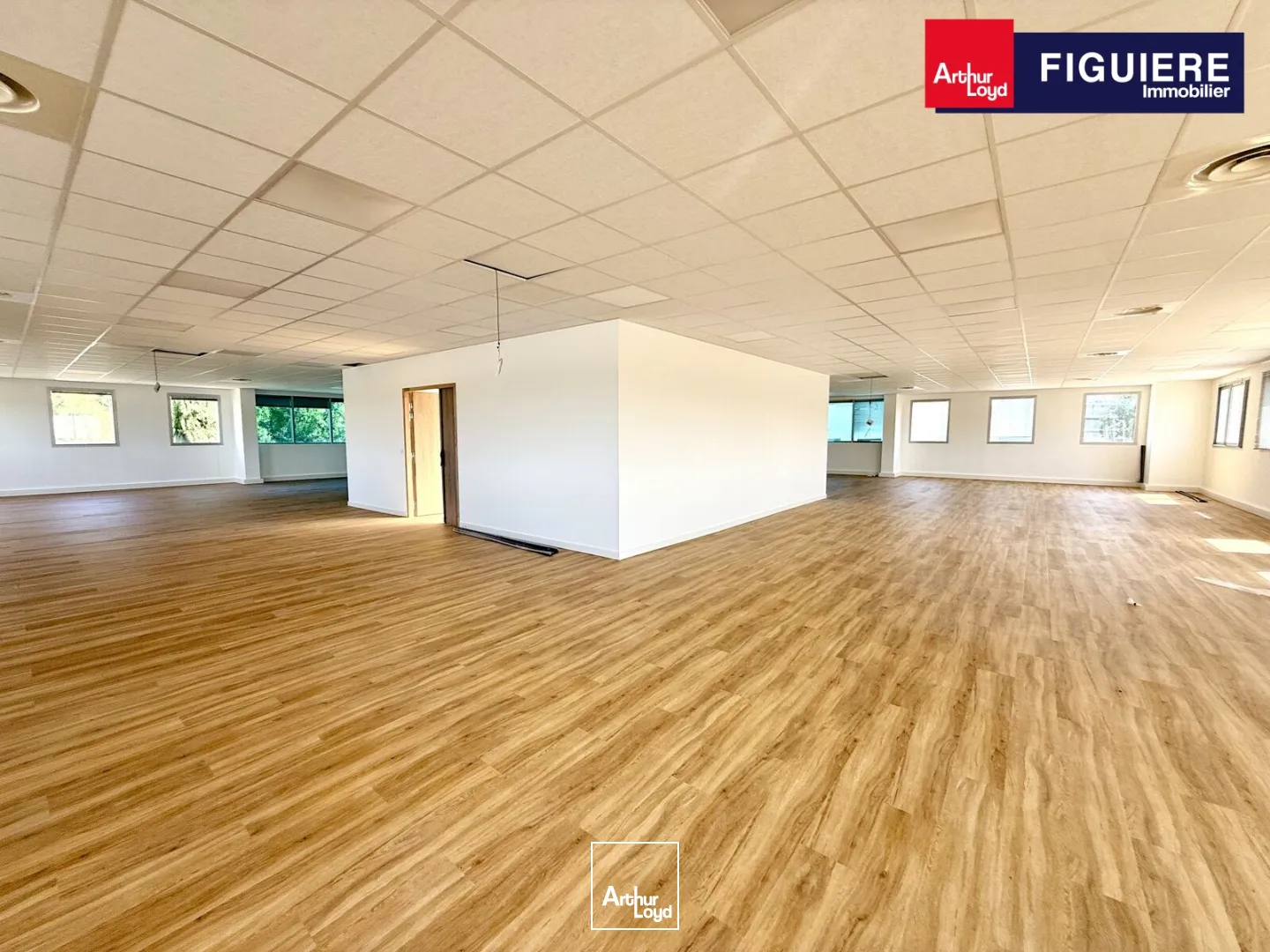 Immeuble de bureaux indépendant et rénové à louer sur le pôle d'activité d'Aix en Provence.