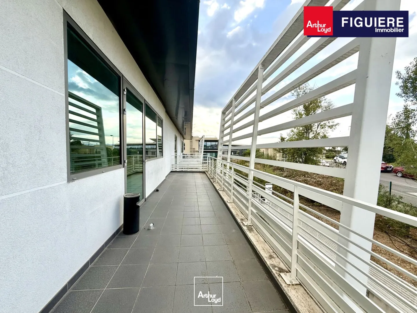 BUREAUX DE TRES BON STANDING AVEC TERRASSE A LOUER SUR LA DURANNE. VUE EXCEPTIONNELLE