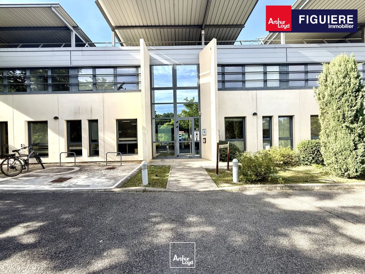 EXCLUSIVITÉ - IMMEUBLE INDEPENDANT DE BUREAUX DANS UN PARC TERTIAIRE D'EXCEPTION. 