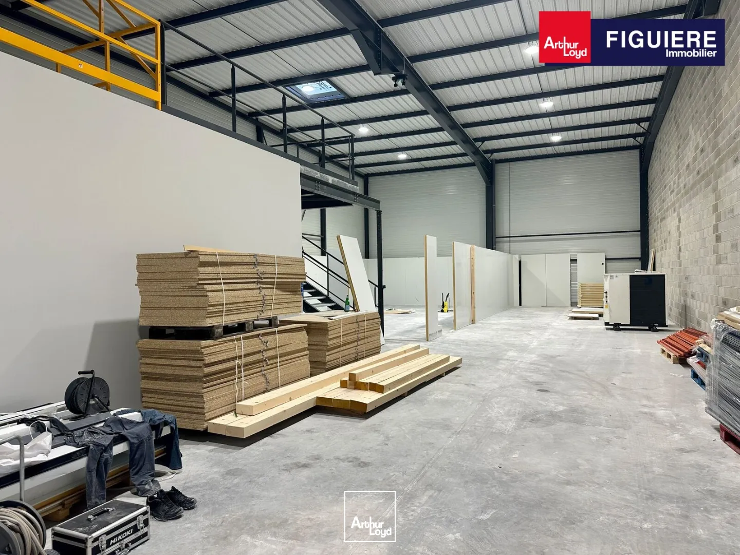 Locaux d'activités à LOUER sur la ZI AVON à GARDANNE