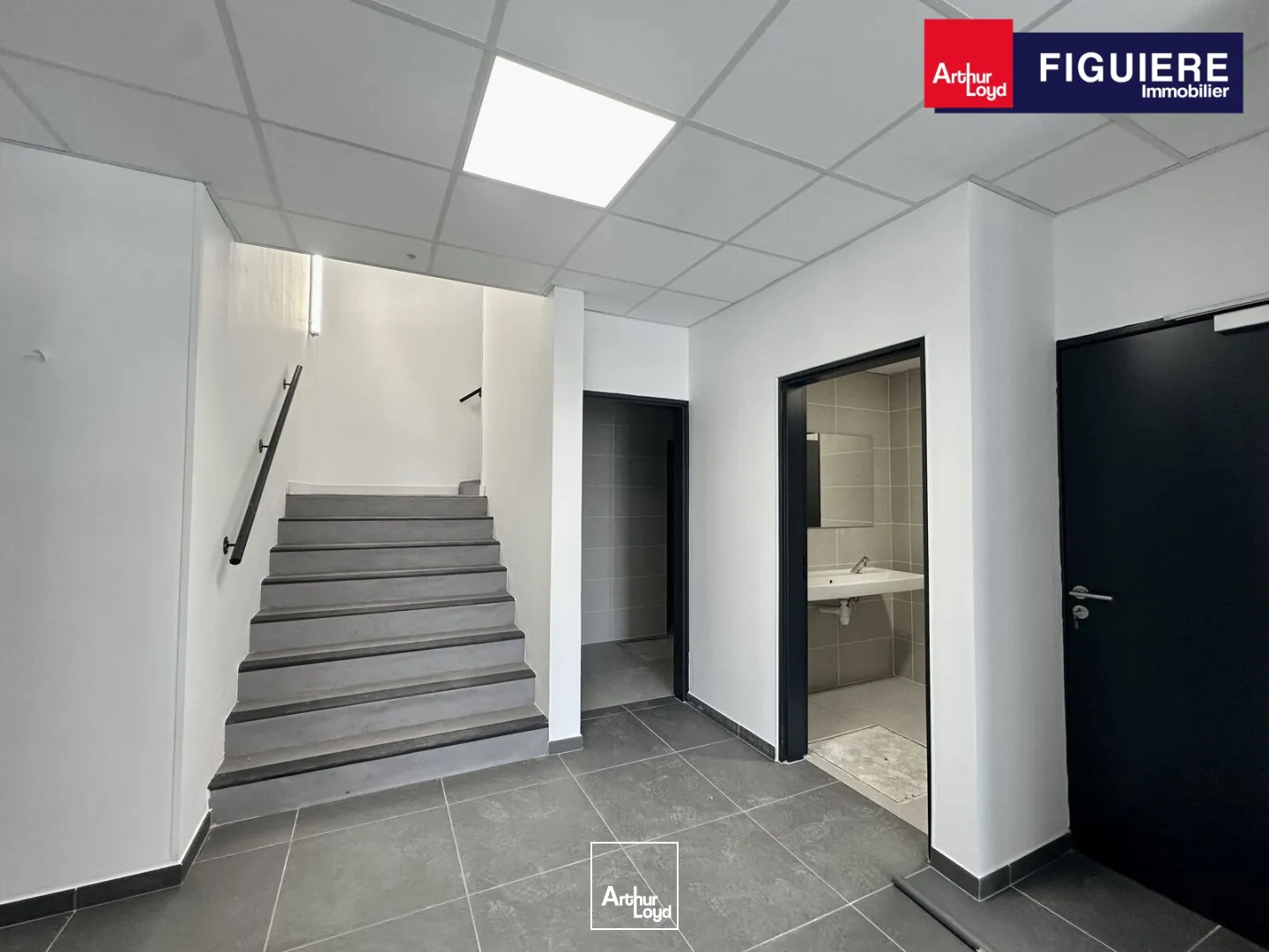 Locaux d'activité & Entrepôts - Location - VITROLLES - 13127 - 451-1717 - 7593208