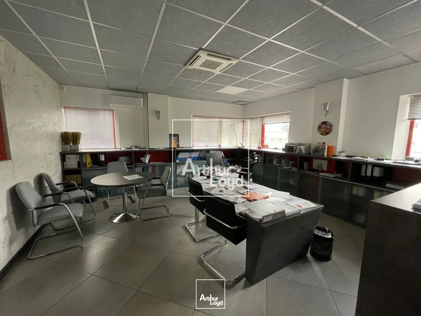 site industriel 1555 m² - vaste foncier