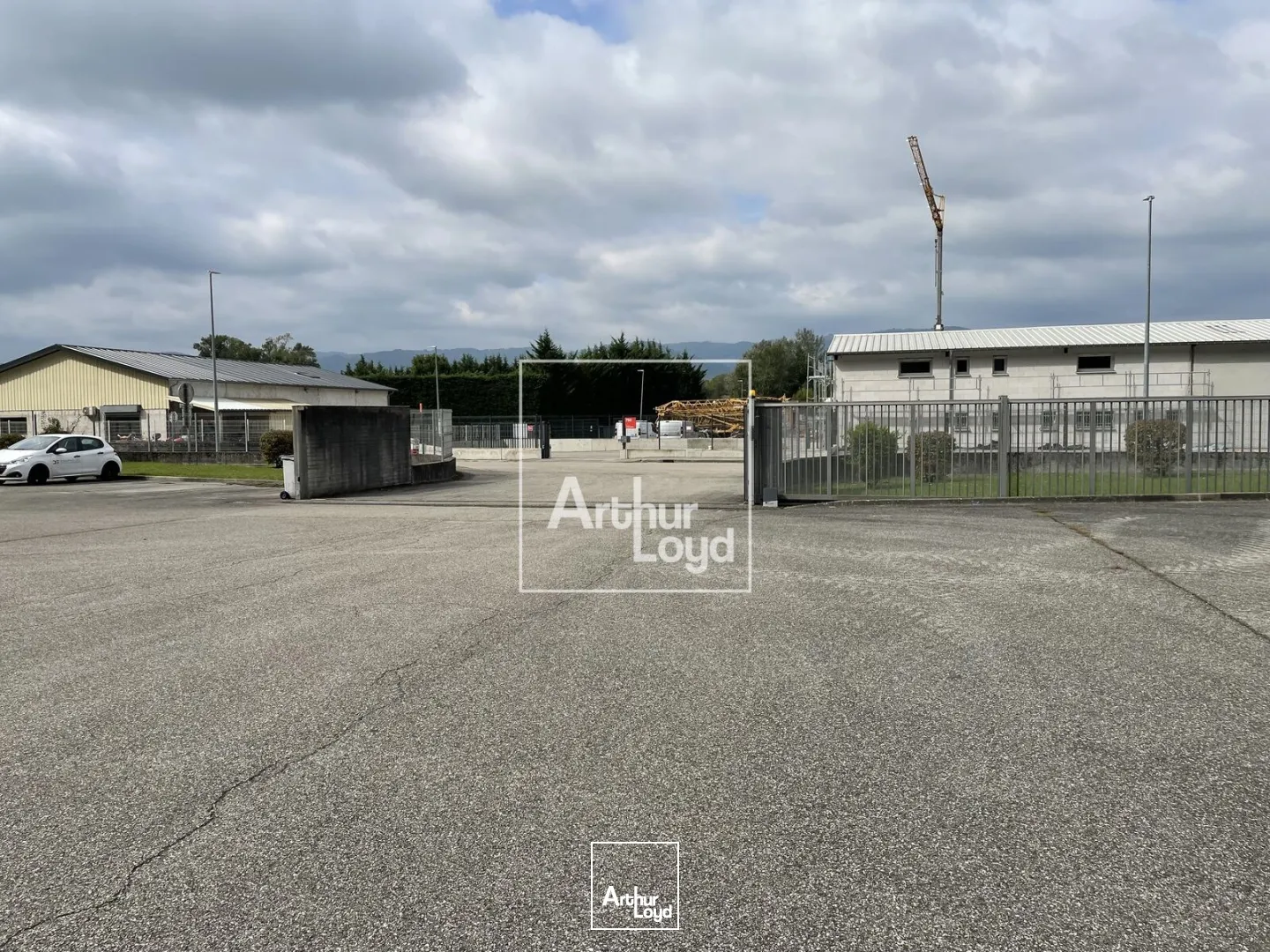 site industriel 1555 m² - vaste foncier