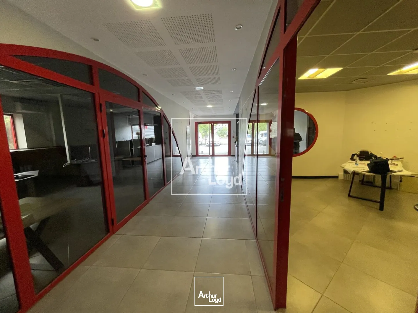 site industriel 1555 m² - vaste foncier