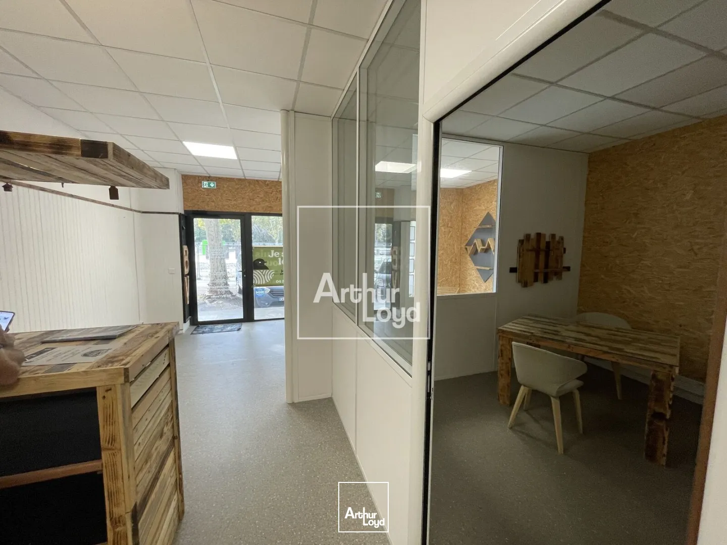 bureaux/commerce env. 67 m² à louer