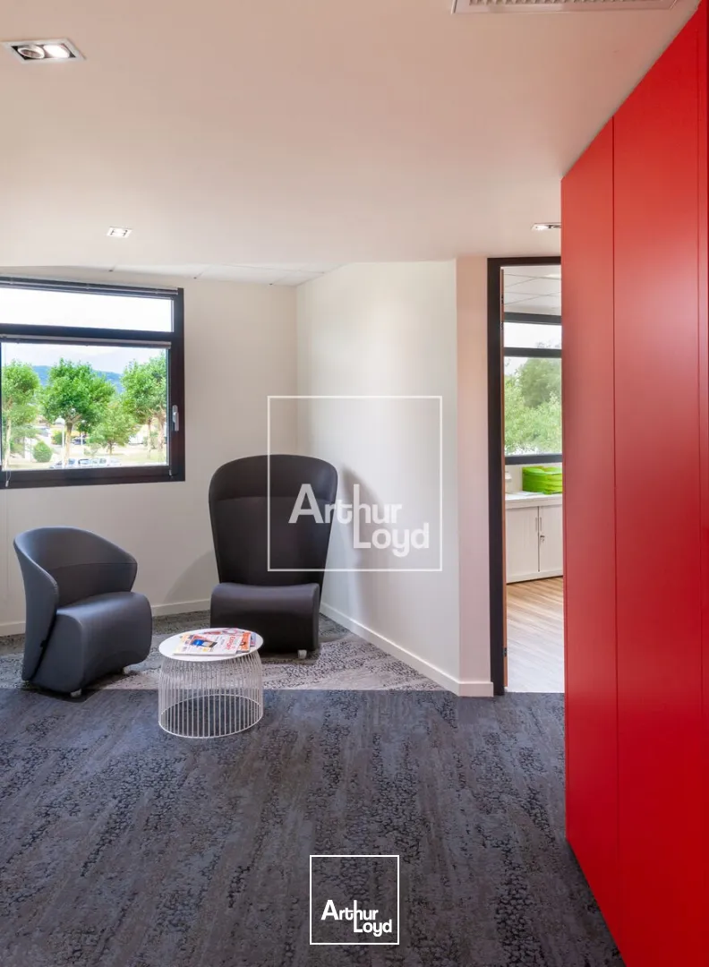 BUREAUX A VENDRE OU A LOUER - ESPACE COMBOIRE 