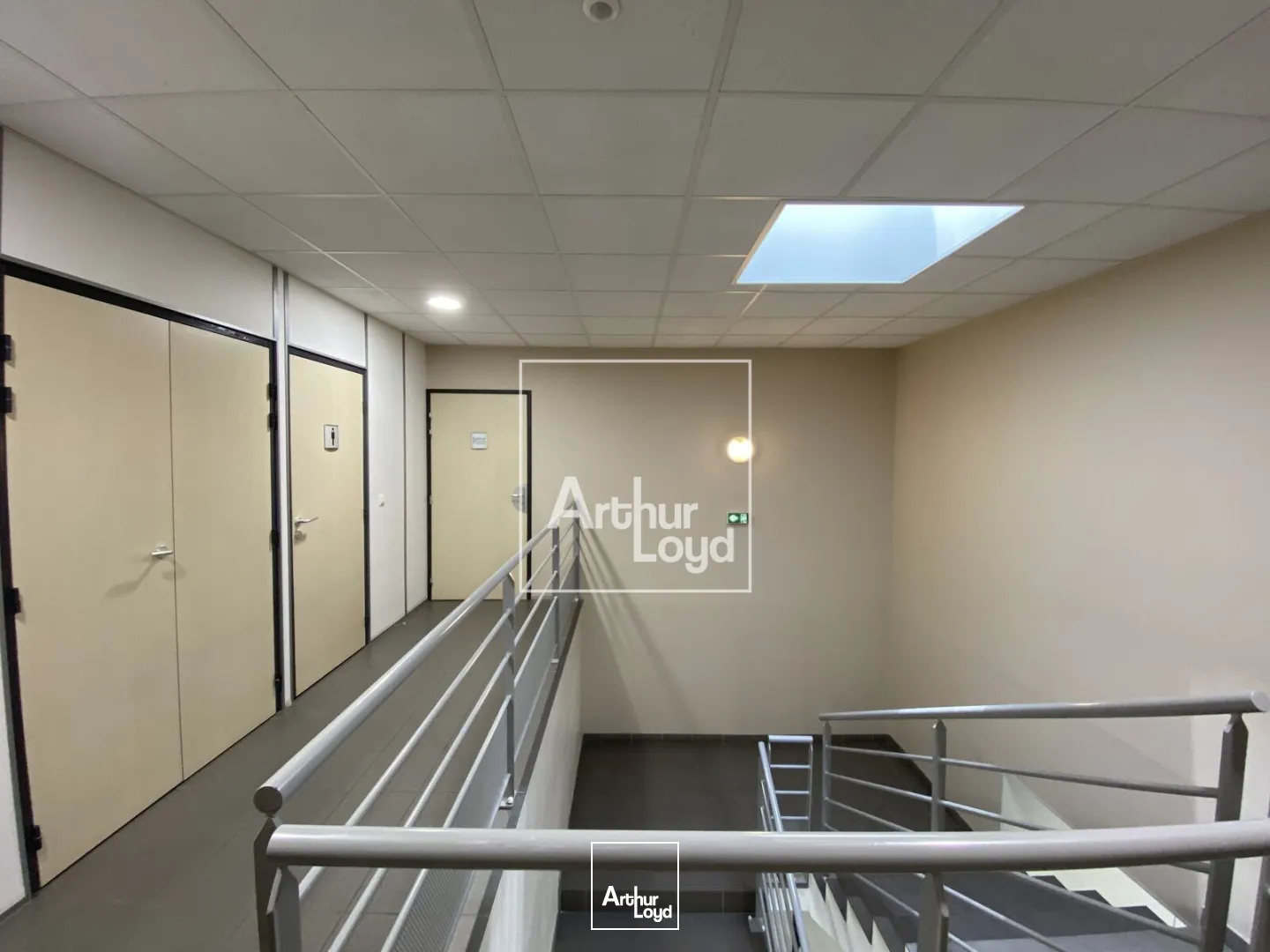 BUREAUX A VENDRE OU A LOUER - ESPACE COMBOIRE 