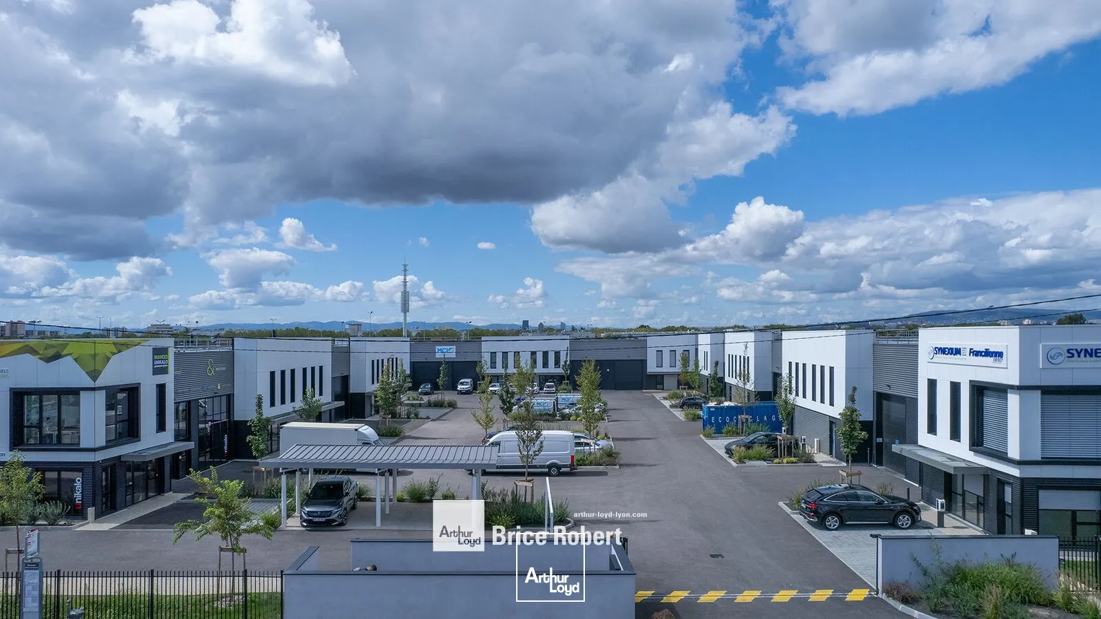 A LOUER - Cellules dans un Parc d'activités neuf - VAULX EN VELIN